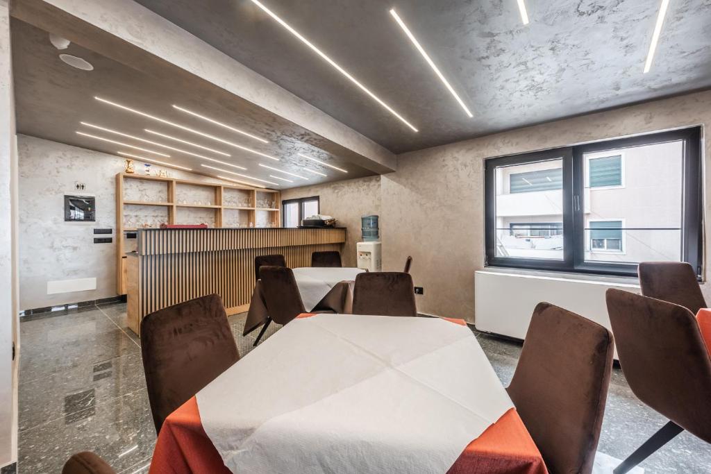 Relax Inn Hotel Durres — Дуррес, Албанія мініатюра 50
