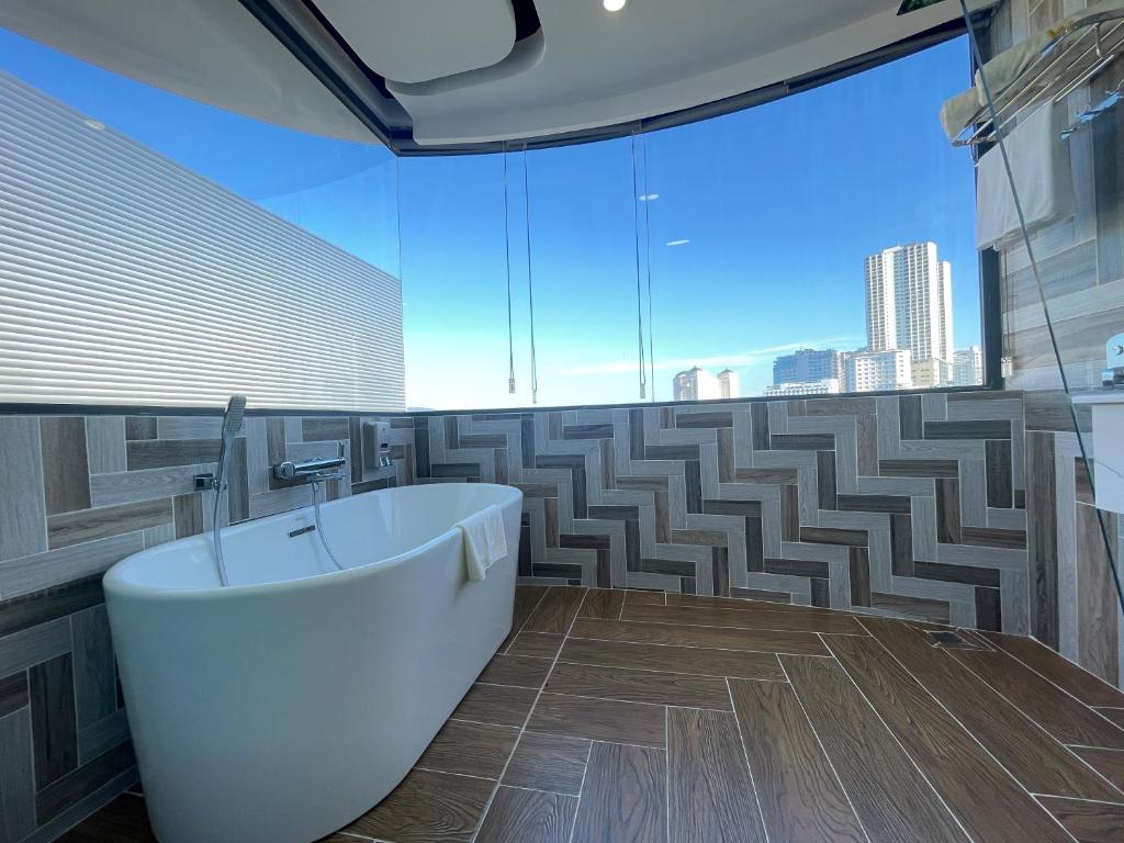 W Premium Hotel Nha Trang — Нячанг, В'єтнам мініатюра 7