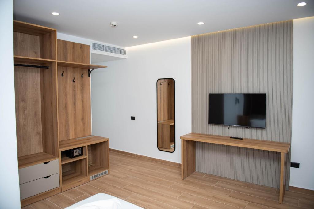 White Hill Radhime Hotel — Орикум, Албанія мініатюра 36