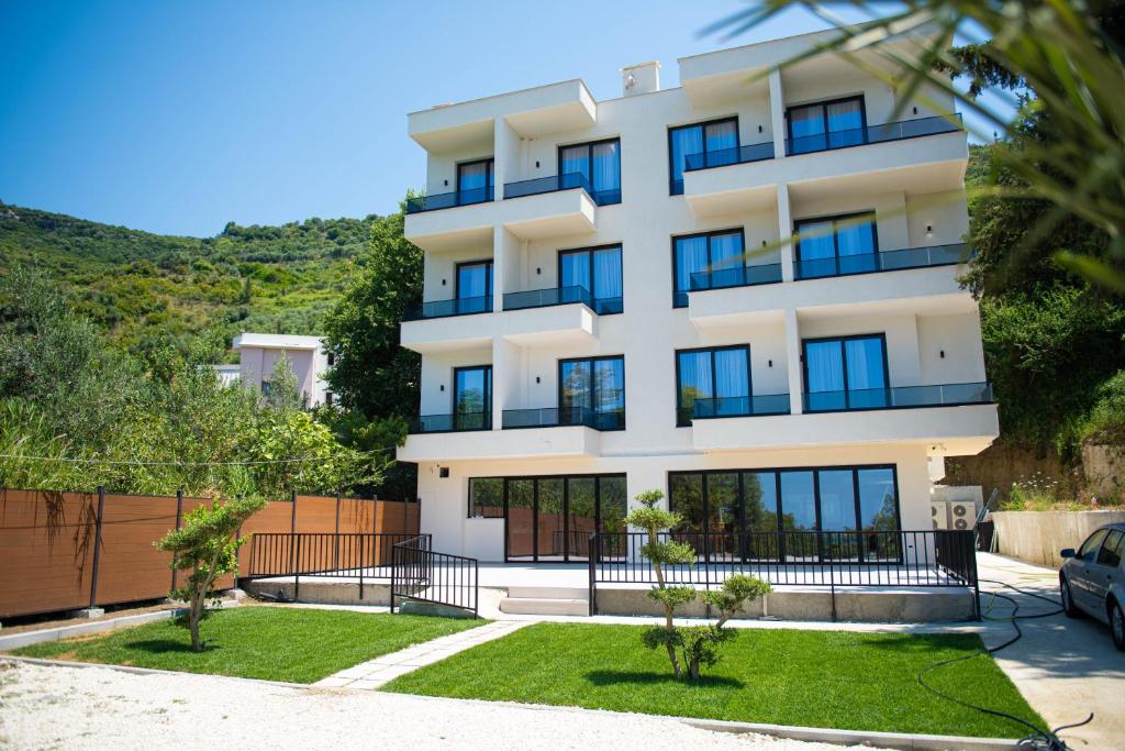 White Hill Radhime Hotel — Орикум, Албанія мініатюра 34