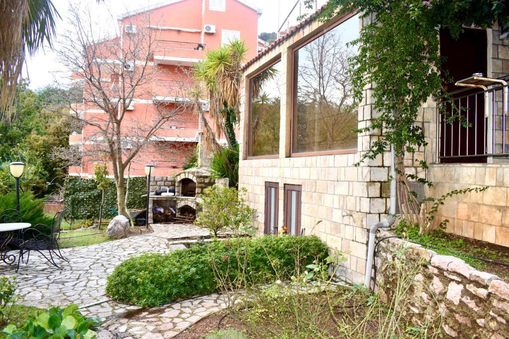 Family Villa Petrovac — Будванськая Рівʼєра, Чорногорія — фото 1