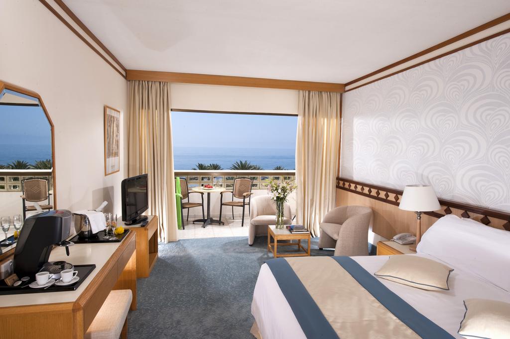 Constantinou Bros Athena Beach Hotel — Пафос, Кіпр мініатюра 6