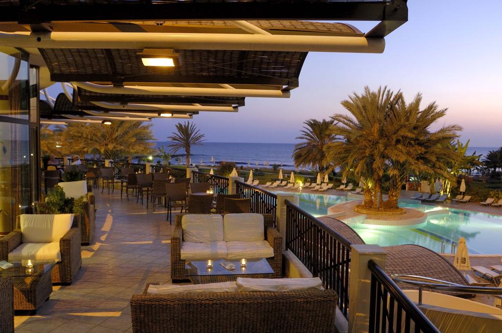 Constantinou Bros Athena Beach Hotel — Пафос, Кіпр мініатюра 10