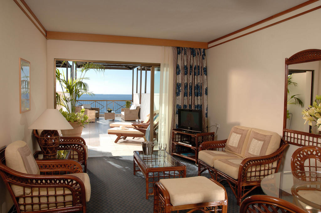 Constantinou Bros Athena Beach Hotel — Пафос, Кіпр мініатюра 12