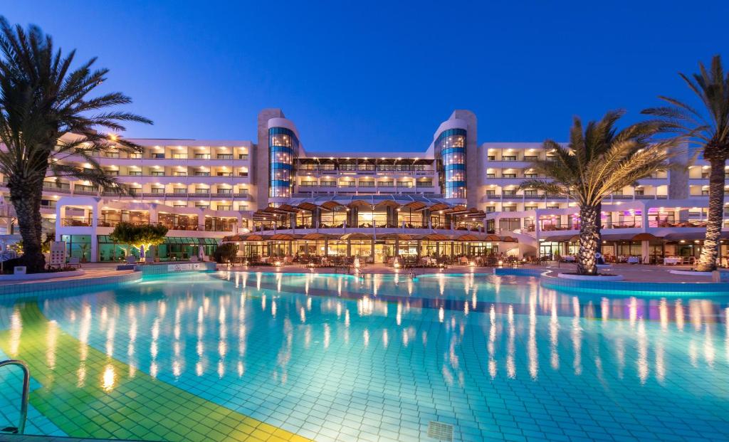Constantinou Bros Athena Beach Hotel — Пафос, Кіпр мініатюра 48