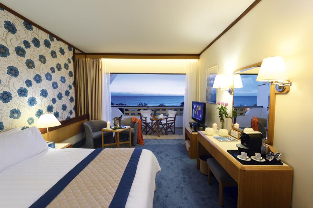 Constantinou Bros Athena Royal Beach Hotel — Пафос, Кіпр мініатюра 8