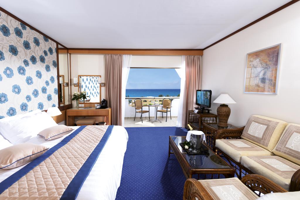 Constantinou Bros Athena Royal Beach Hotel — Пафос, Кіпр мініатюра 9