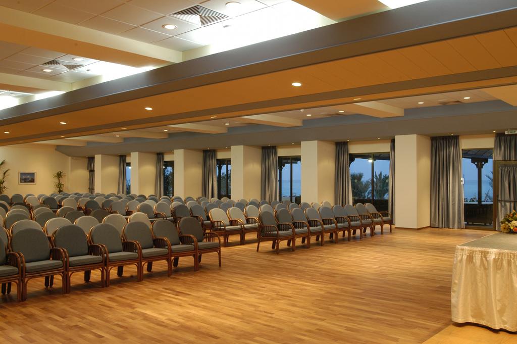 Constantinou Bros Athena Royal Beach Hotel — Пафос, Кіпр мініатюра 26