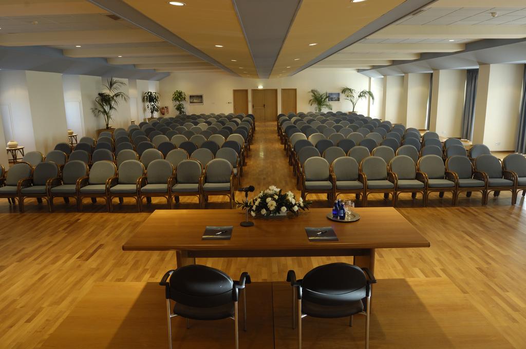 Constantinou Bros Athena Royal Beach Hotel — Пафос, Кіпр мініатюра 27