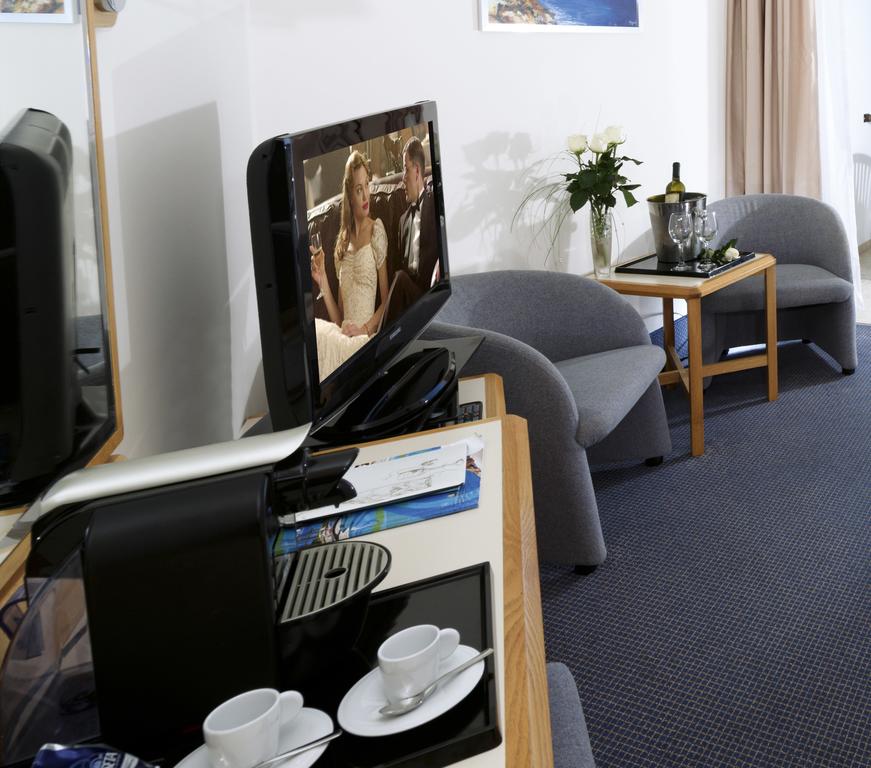Constantinou Bros Athena Royal Beach Hotel — Пафос, Кіпр мініатюра 33