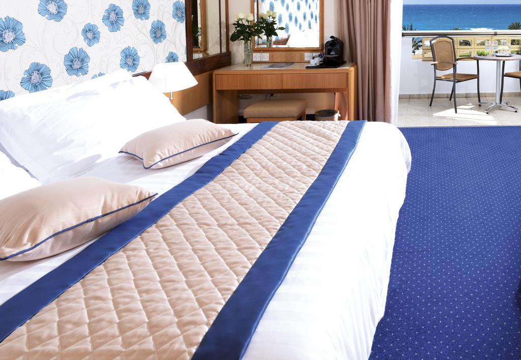 Constantinou Bros Athena Royal Beach Hotel — Пафос, Кіпр мініатюра 35