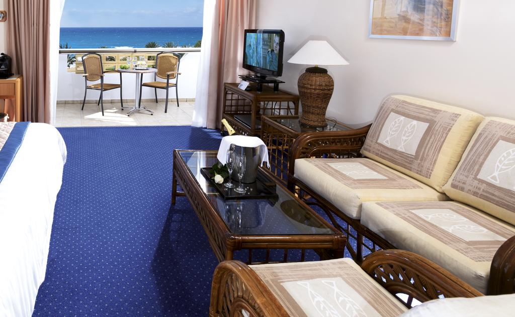 Constantinou Bros Athena Royal Beach Hotel — Пафос, Кіпр мініатюра 36