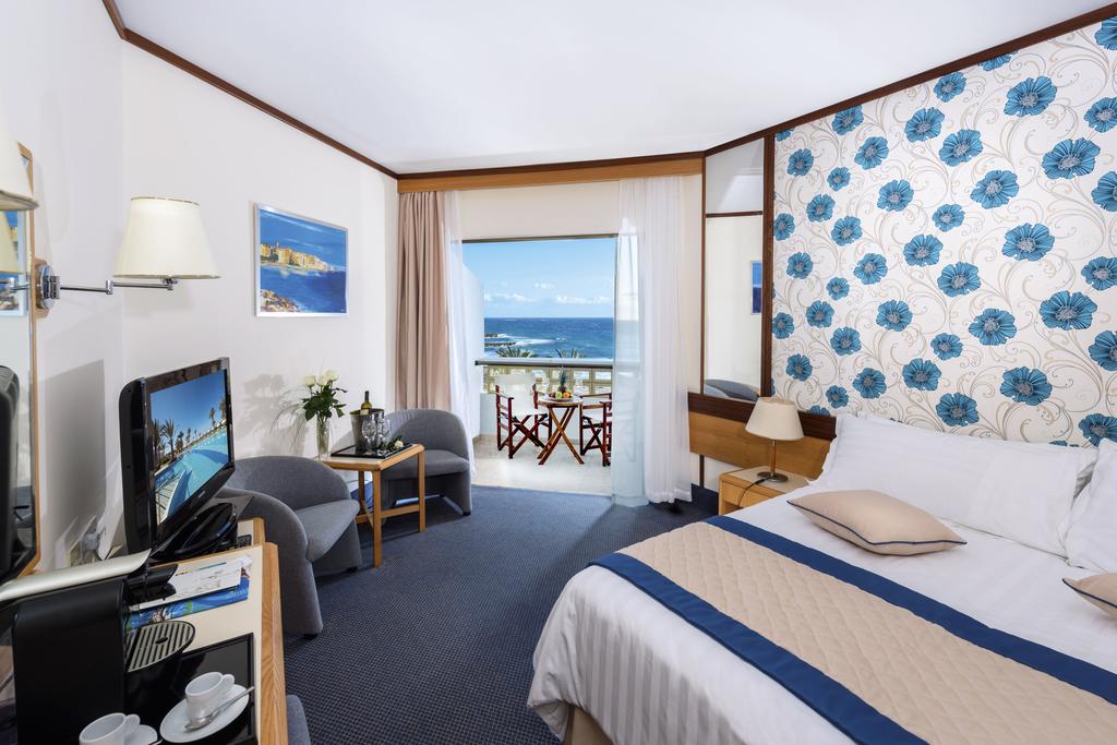 Constantinou Bros Athena Royal Beach Hotel — Пафос, Кіпр мініатюра 39