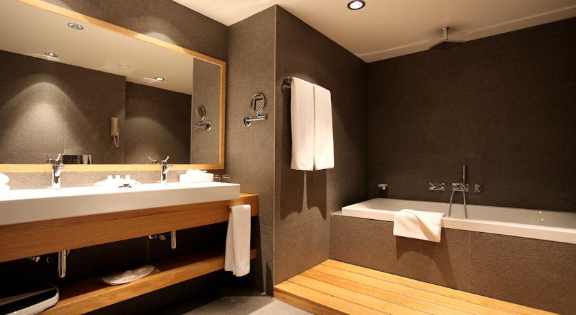 Holiday Inn — Тбілісі, Грузія мініатюра 9