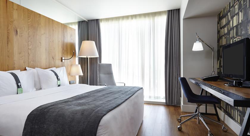 Holiday Inn — Тбілісі, Грузія мініатюра 11
