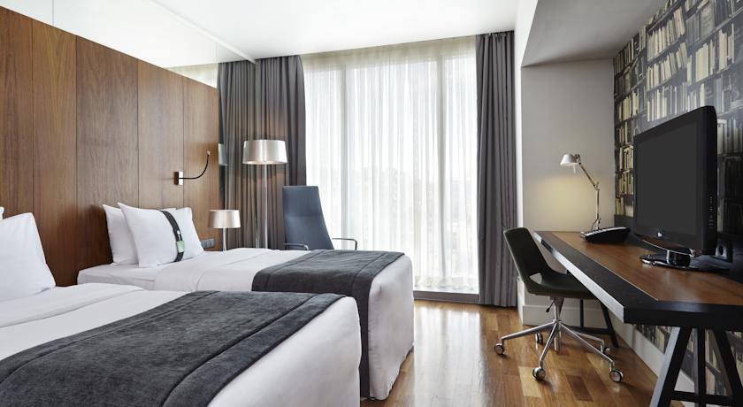 Holiday Inn — Тбілісі, Грузія мініатюра 12