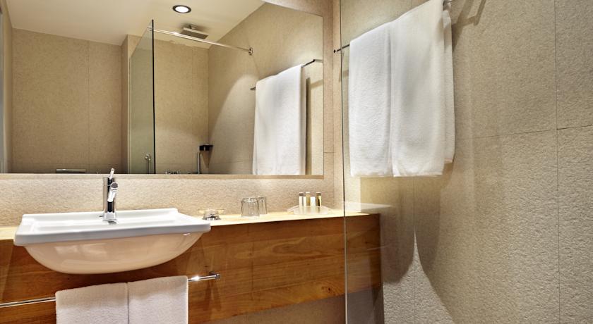 Holiday Inn — Тбілісі, Грузія мініатюра 13
