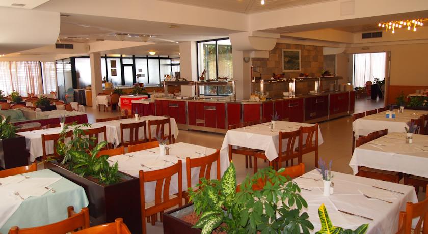 Bluesun Hotel Neptun — Тучепі, Хорватія мініатюра 11