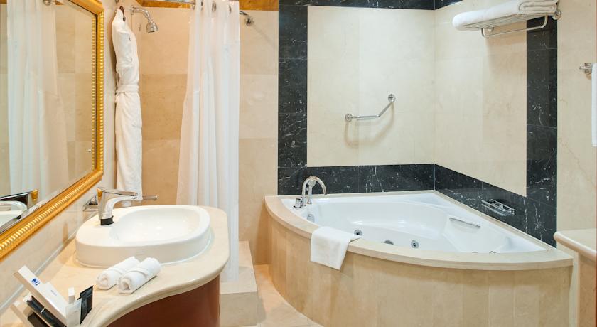 Holiday International Hotel Embassy District — Дубаї, Об'єднані Арабські Емірати мініатюра 69