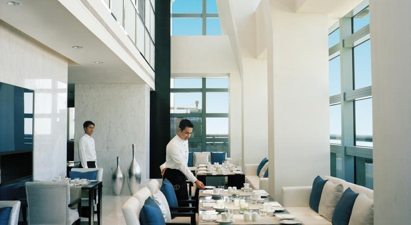 Sofitel Abu Dhabi Corniche — Абу Дабі, Об'єднані Арабські Емірати мініатюра 176