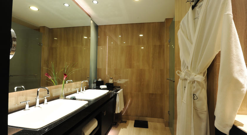 Sofitel Abu Dhabi Corniche — Абу Дабі, Об'єднані Арабські Емірати мініатюра 186