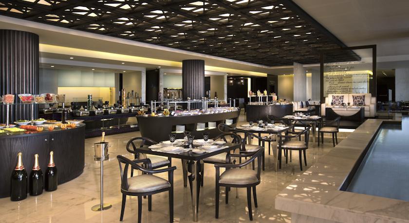 Sofitel Abu Dhabi Corniche — Абу Дабі, Об'єднані Арабські Емірати мініатюра 198