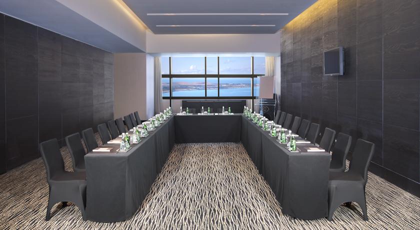 Sofitel Abu Dhabi Corniche — Абу Дабі, Об'єднані Арабські Емірати мініатюра 204