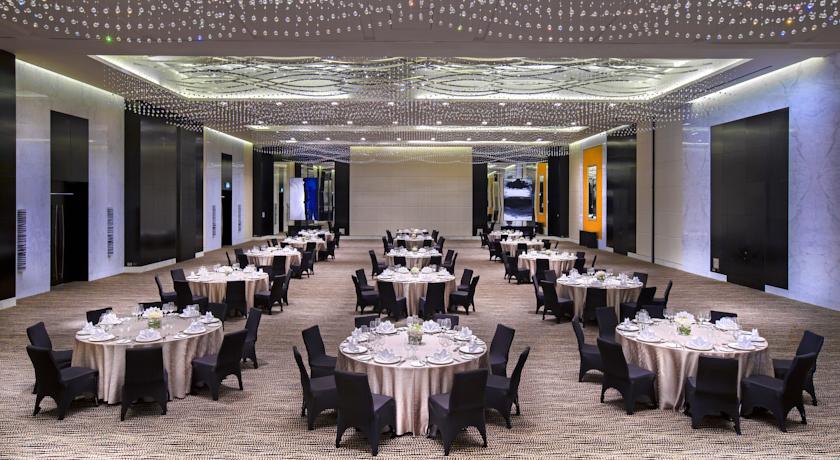 Sofitel Abu Dhabi Corniche — Абу Дабі, Об'єднані Арабські Емірати мініатюра 205