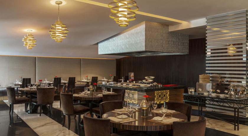 Sheraton Dubai Creek Hotel & Towers — Дубаї, Об'єднані Арабські Емірати мініатюра 127
