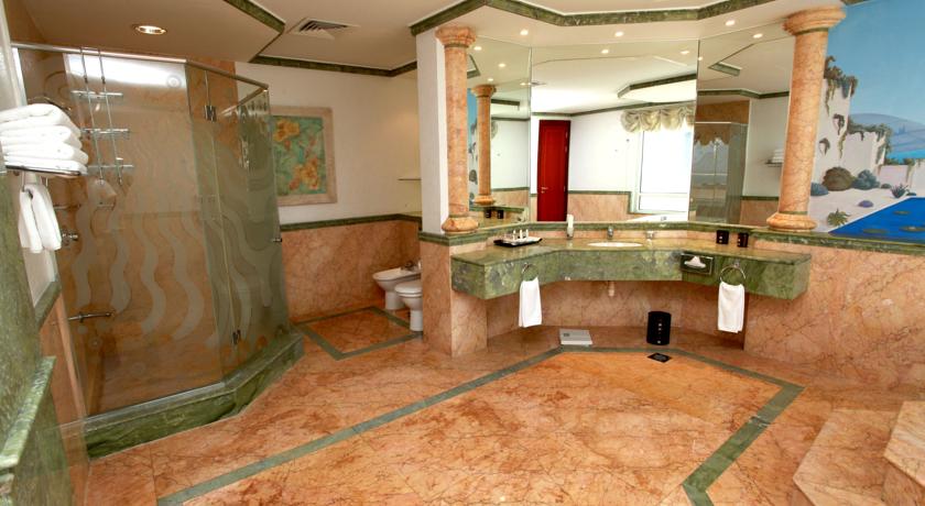 Ramada by Wyndham Beach Hotel Ajman — Аджман, Об'єднані Арабські Емірати мініатюра 38