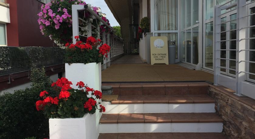 Capitol Hotel — о. Вентотене, Італія мініатюра 11
