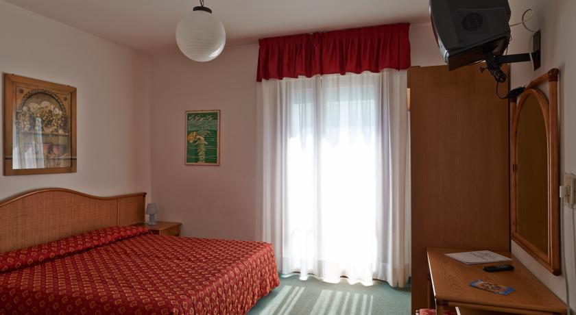 Capitol Hotel — о. Вентотене, Італія мініатюра 26