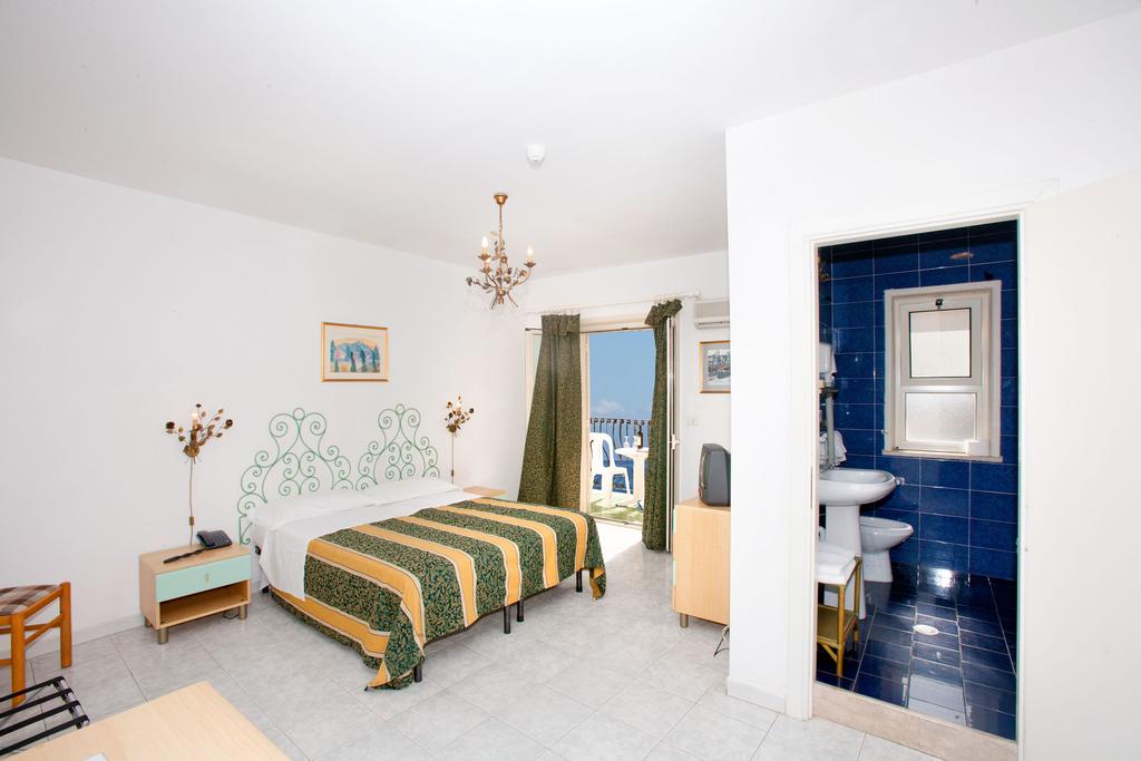 Da Peppe Hotel Letojanni — Таорміна, Італія мініатюра 12