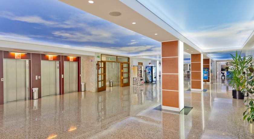 Oasis Park & Spa Hotel — Ллорет-де-Мар, Іспанія мініатюра 8