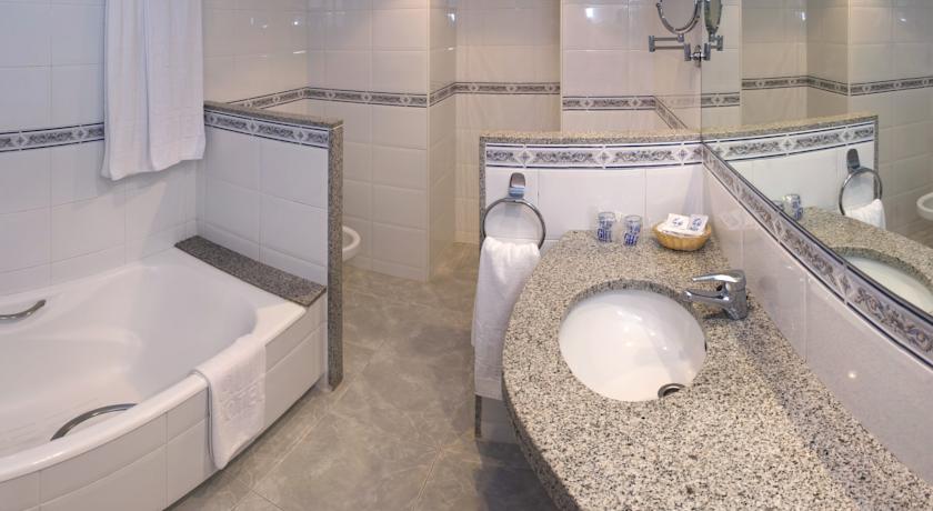 Oasis Park & Spa Hotel — Ллорет-де-Мар, Іспанія мініатюра 40