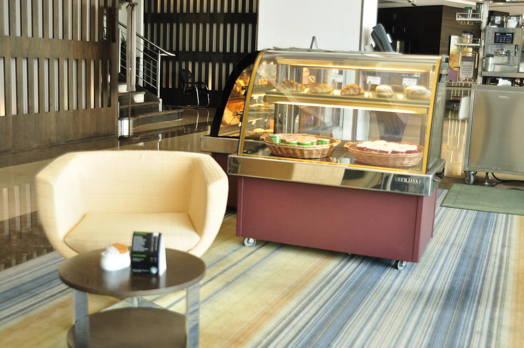 Holiday Inn Abu Dhabi — Абу Дабі, Об'єднані Арабські Емірати мініатюра 20