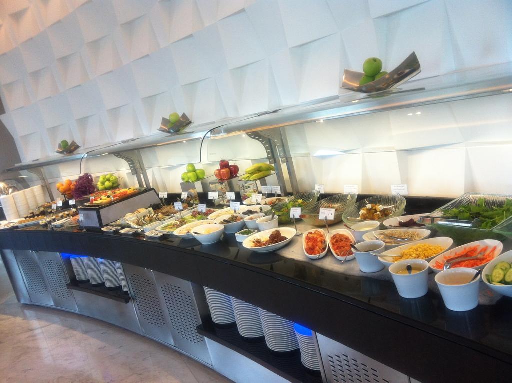 Holiday Inn Abu Dhabi — Абу Дабі, Об'єднані Арабські Емірати мініатюра 22