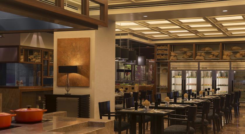 Sheraton Dubai Mall of the Emirates Hotel — Дубаї, Об'єднані Арабські Емірати мініатюра 181