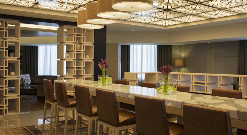 Sheraton Dubai Mall of the Emirates Hotel — Дубаї, Об'єднані Арабські Емірати мініатюра 183