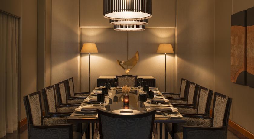 Sheraton Dubai Mall of the Emirates Hotel — Дубаї, Об'єднані Арабські Емірати мініатюра 185