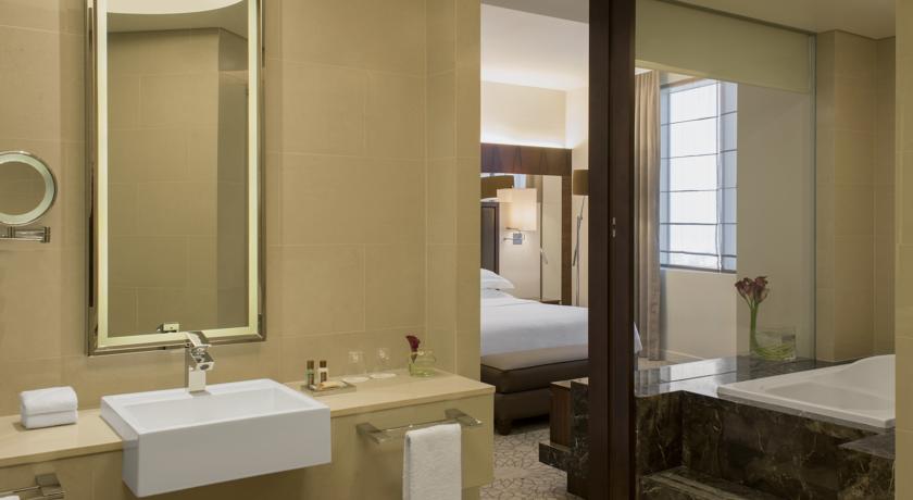 Sheraton Dubai Mall of the Emirates Hotel — Дубаї, Об'єднані Арабські Емірати мініатюра 186