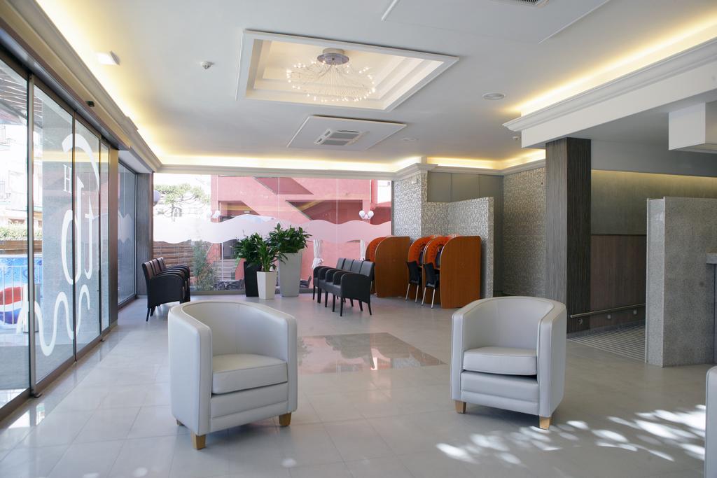 Tossa Beach Center — Коста-Брава, Іспанія мініатюра 9