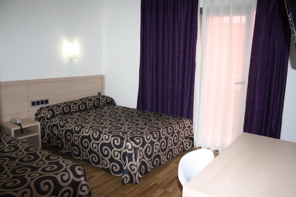 Tossa Beach Center — Коста-Брава, Іспанія мініатюра 12