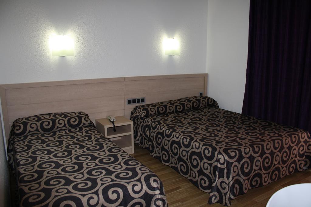 Tossa Beach Center — Коста-Брава, Іспанія мініатюра 13