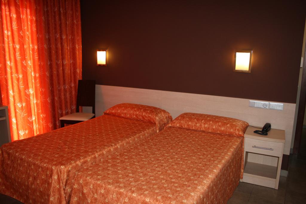 Tossa Beach Center — Коста-Брава, Іспанія мініатюра 15