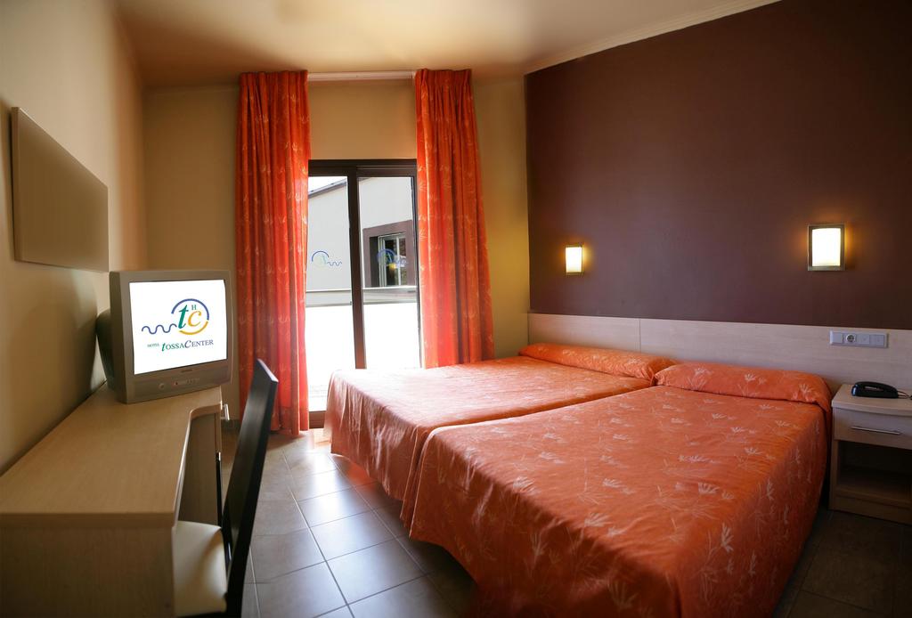 Tossa Beach Center — Коста-Брава, Іспанія мініатюра 19