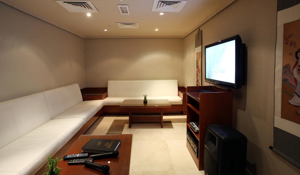 Ramada Downtown Abu Dhabi — Абу Дабі, Об'єднані Арабські Емірати мініатюра 19