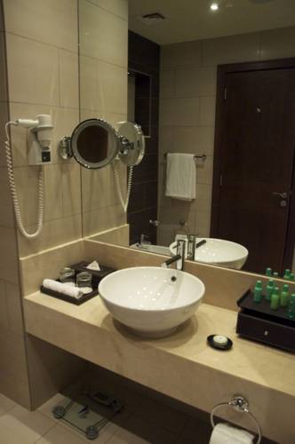 Ramada Downtown Abu Dhabi — Абу Дабі, Об'єднані Арабські Емірати мініатюра 34