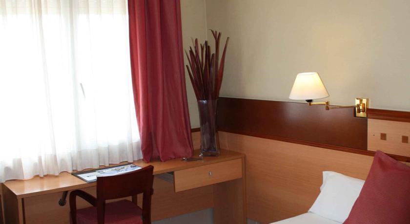 Atiram Tres Torres Hotel — Барселона, Іспанія мініатюра 19