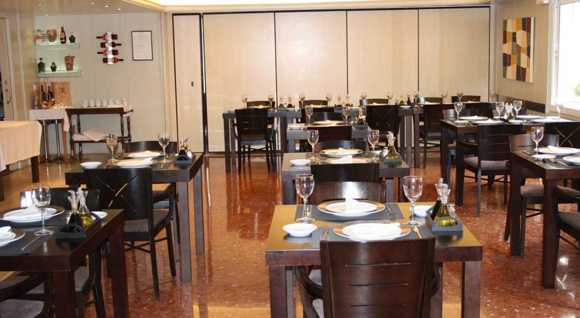 Atiram Tres Torres Hotel — Барселона, Іспанія мініатюра 21